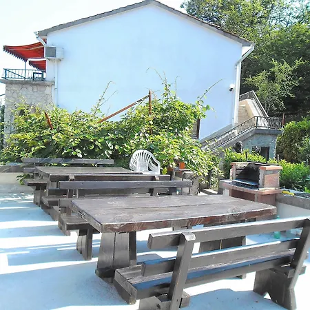 Kestenovi Dvori Apartment Opatija