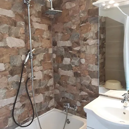 Kestenovi Dvori 아파트 *