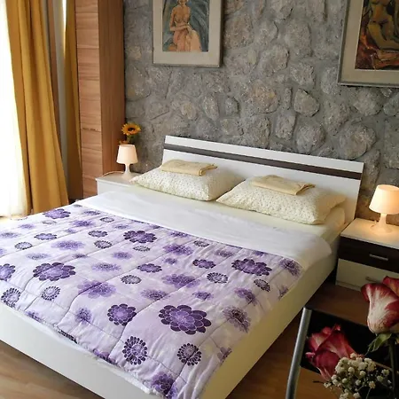 Kestenovi Dvori 아파트