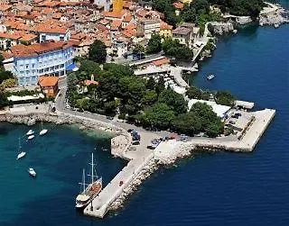 Kestenovi Dvori Apartment *