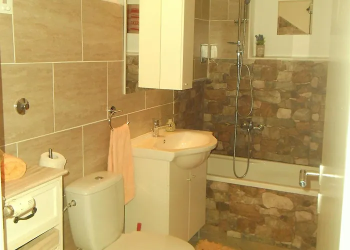 Kestenovi Dvori Οπατία